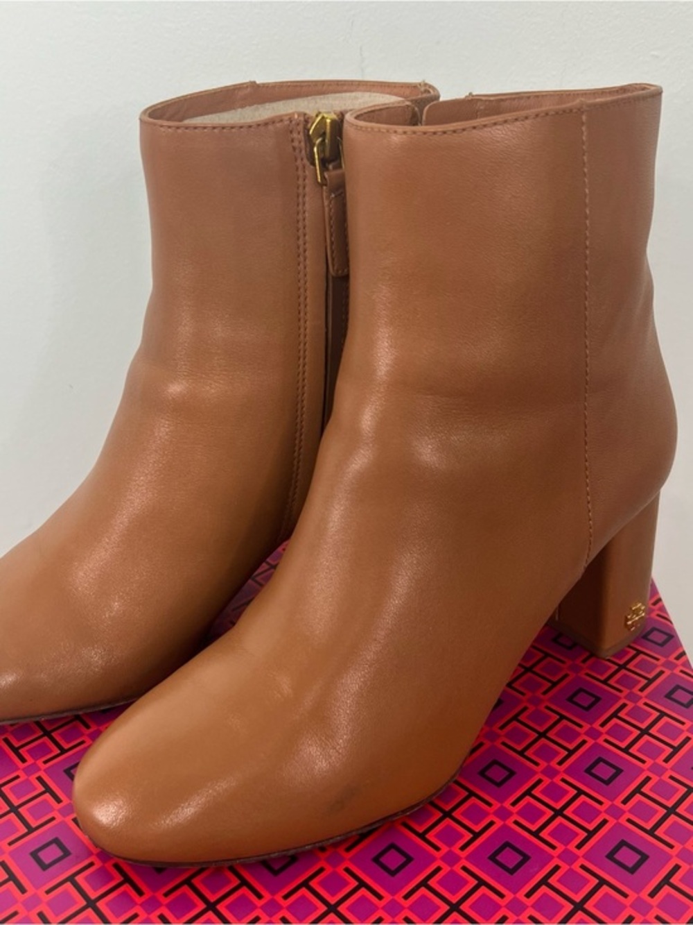 Tory Burch Leather Block Heel Ankle Booties Tan Camel Cognac 6M Classic